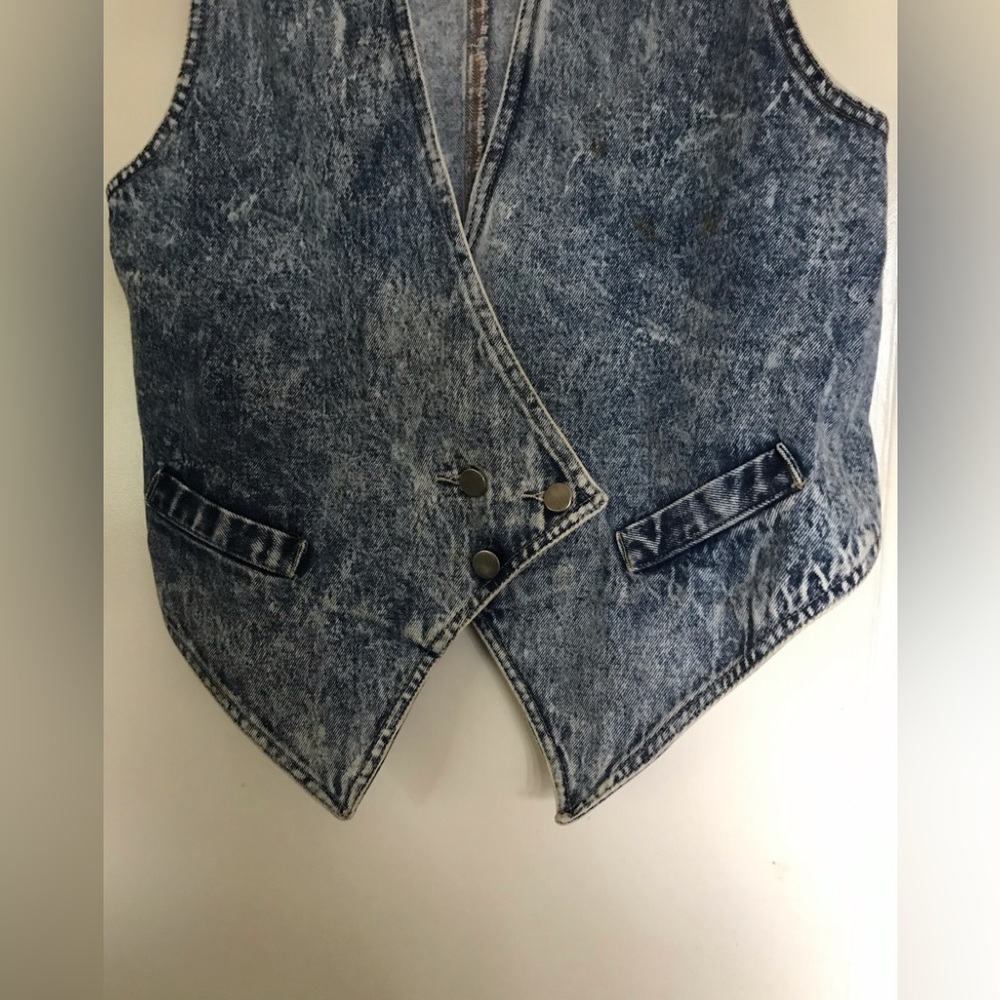 Vintage denim woman’s vest! - Picture 3 of 9